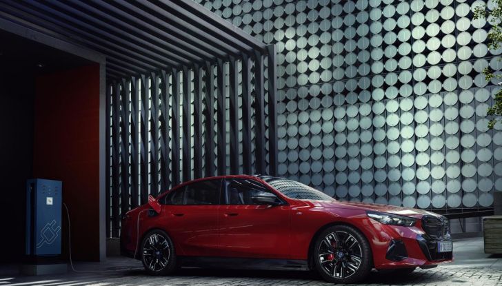 Nuova BMW Serie 5: svelata l’ultima generazione della berlina - Foto 1 di 140