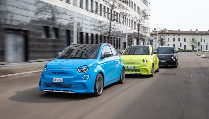 Nuove Abarth 500e e 500e Turismo: cresce la gamma con due versioni inedite - Foto 1 di 58