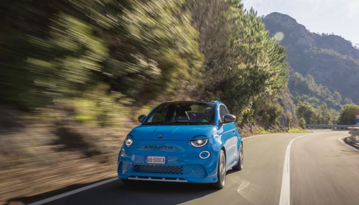 Nuove Abarth 500e e 500e Turismo: cresce la gamma con due versioni inedite - Foto 25 di 58