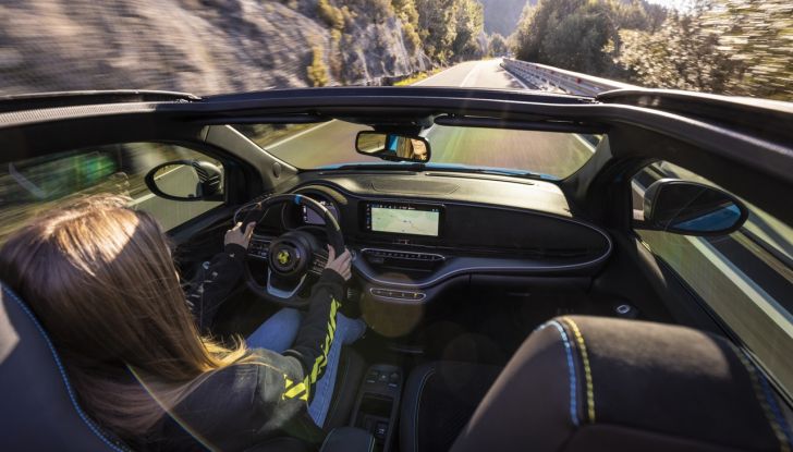 Nuove Abarth 500e e 500e Turismo: cresce la gamma con due versioni inedite - Foto 26 di 58