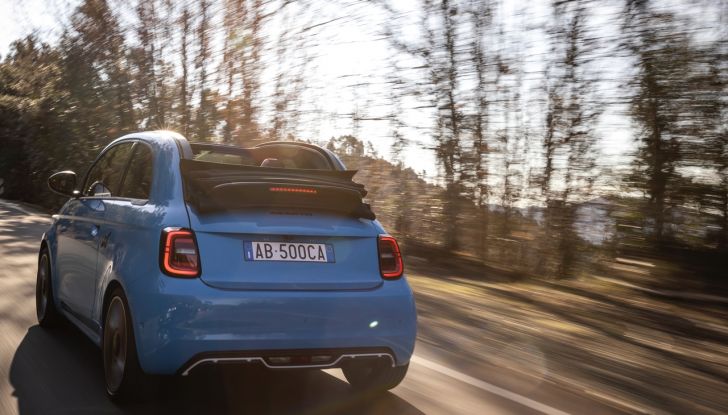 Nuove Abarth 500e e 500e Turismo: cresce la gamma con due versioni inedite - Foto 27 di 58