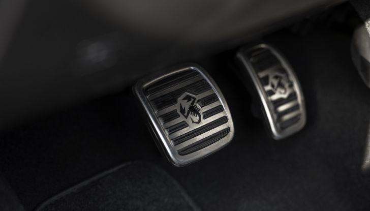 Nuove Abarth 500e e 500e Turismo: cresce la gamma con due versioni inedite - Foto 39 di 58