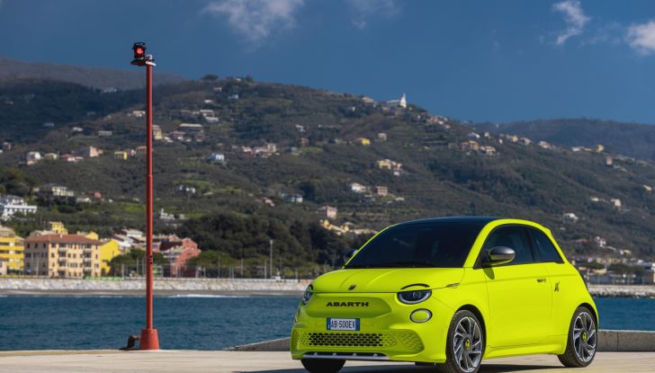 Nuove Abarth 500e e 500e Turismo: cresce la gamma con due versioni inedite - Foto 44 di 58