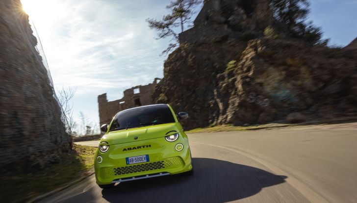 Nuove Abarth 500e e 500e Turismo: cresce la gamma con due versioni inedite - Foto 53 di 58