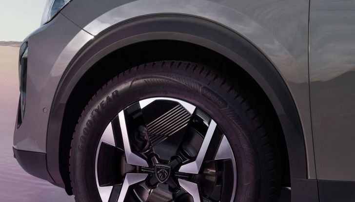 Nuovo Peugeot 2008: il SUV di segmento B si aggiorna con tante novità - Foto 12 di 14