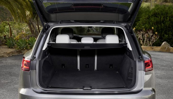 Volkswagen Touareg 2024 restyling: motori, allestimenti, prezzi - Foto 33 di 73