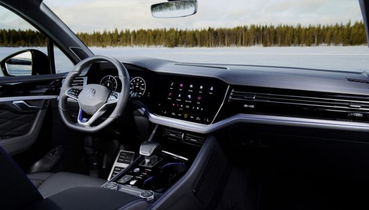 Volkswagen Touareg 2024 restyling: motori, allestimenti, prezzi - Foto 6 di 73