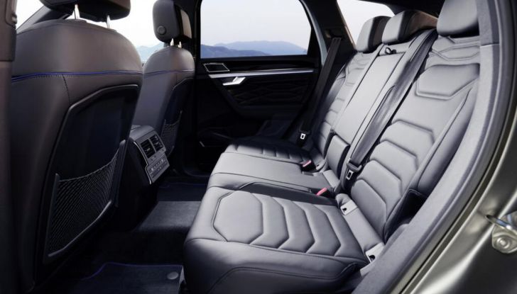 Volkswagen Touareg 2024 restyling: motori, allestimenti, prezzi - Foto 14 di 73