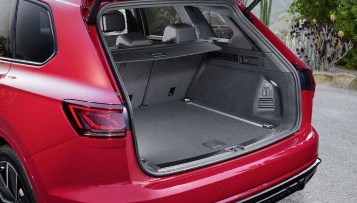 Volkswagen Touareg 2024 restyling: motori, allestimenti, prezzi - Foto 50 di 73