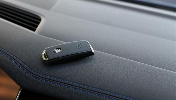 Volkswagen Touareg 2024 restyling: motori, allestimenti, prezzi - Foto 9 di 73