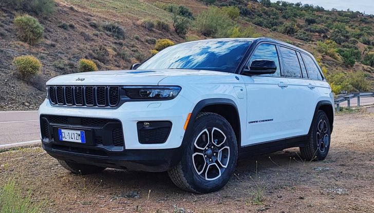 Jeep Grand Cherokee 4xe 2023: prova su strada e consumi del nuovo SUV ibrido - Foto 10 di 24