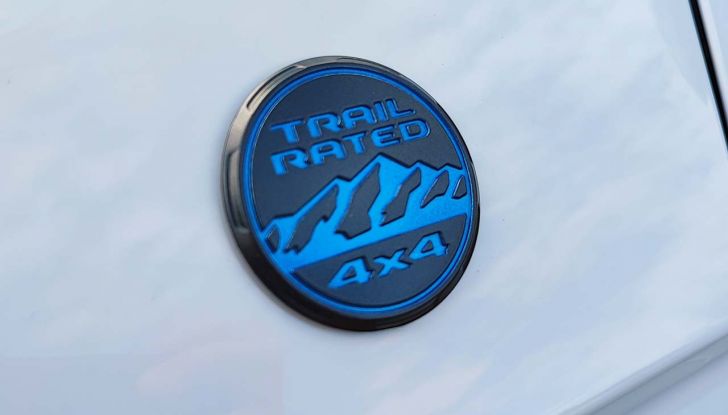 Jeep Grand Cherokee 4xe 2023: prova su strada e consumi del nuovo SUV ibrido - Foto 13 di 24