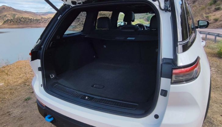 Jeep Grand Cherokee 4xe 2023: prova su strada e consumi del nuovo SUV ibrido - Foto 14 di 24