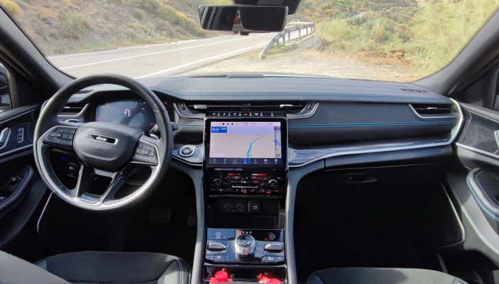 Jeep Grand Cherokee 4xe 2023: prova su strada e consumi del nuovo SUV ibrido - Foto 16 di 24