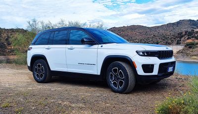 Jeep Grand Cherokee 4xe 2023: prova su strada e consumi del nuovo SUV ibrido