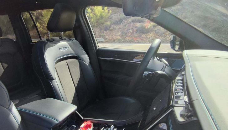 Jeep Grand Cherokee 4xe 2023: prova su strada e consumi del nuovo SUV ibrido - Foto 19 di 24