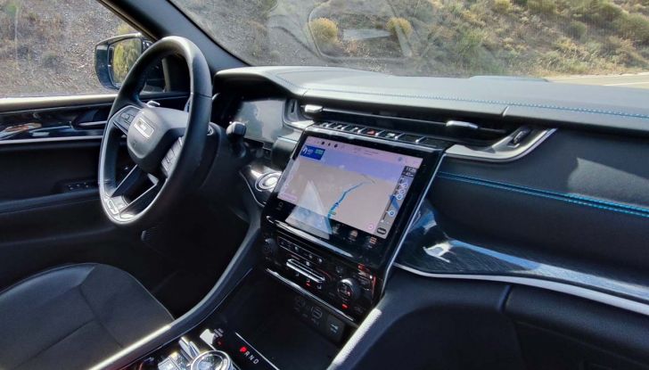 Jeep Grand Cherokee 4xe 2023: prova su strada e consumi del nuovo SUV ibrido - Foto 20 di 24