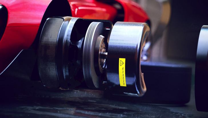 Alfa Romeo P7: un designer immagina una nuova hypercar a idrogeno - Foto 9 di 21