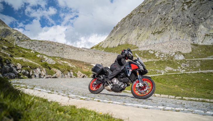 Ducati Multistrada V2 S: arriva la nuova livrea Thrilling Black & Street Grey - Foto 1 di 6