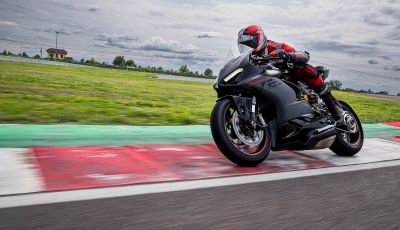 Ducati Panigale V2: arriva la nuova livrea Black on Black Livery