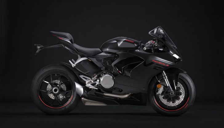 Ducati Panigale V2: arriva la nuova livrea Black on Black Livery - Foto 6 di 9