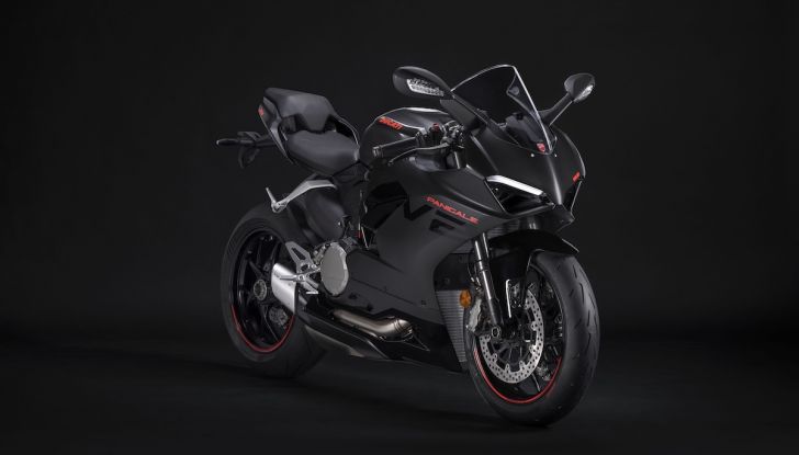 Ducati Panigale V2: arriva la nuova livrea Black on Black Livery - Foto 7 di 9