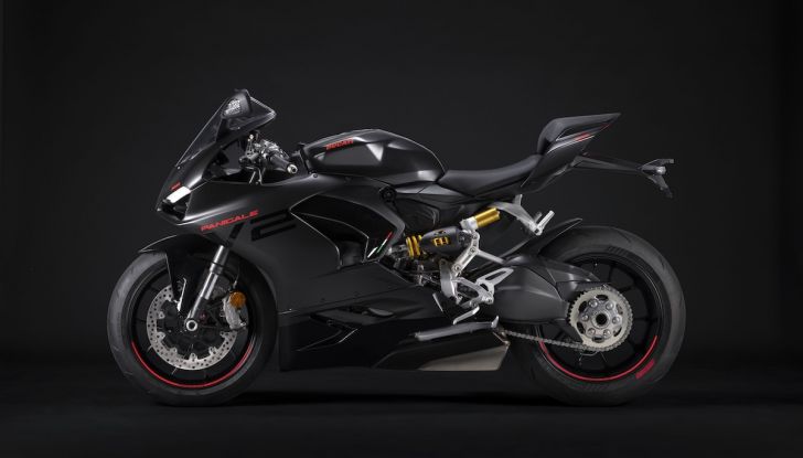 Ducati Panigale V2: arriva la nuova livrea Black on Black Livery - Foto 9 di 9