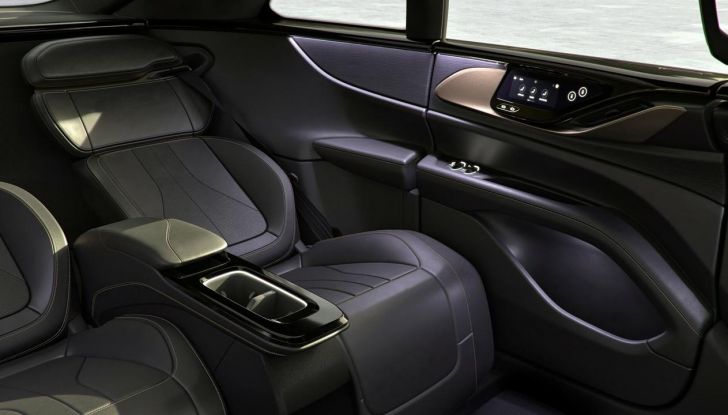 Faraday Future FF 91: partite le prime consegne dell’auto elettrica - Foto 11 di 12