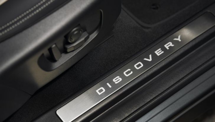 Land Rover Discovery Sport: debutta il model year 2024 con diverse novità - Foto 36 di 42