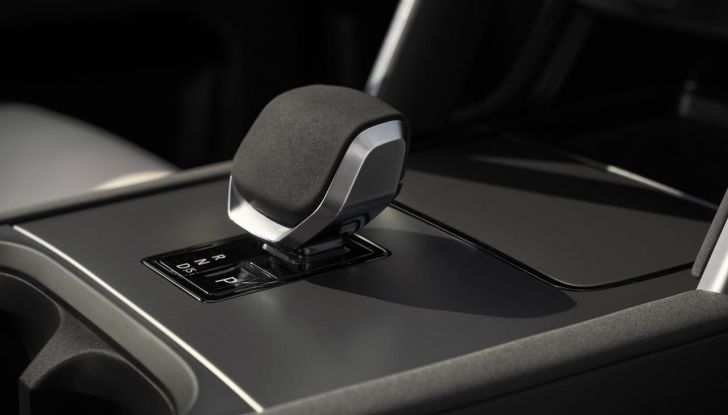 Land Rover Discovery Sport: debutta il model year 2024 con diverse novità - Foto 34 di 42