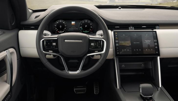 Land Rover Discovery Sport: debutta il model year 2024 con diverse novità - Foto 8 di 42