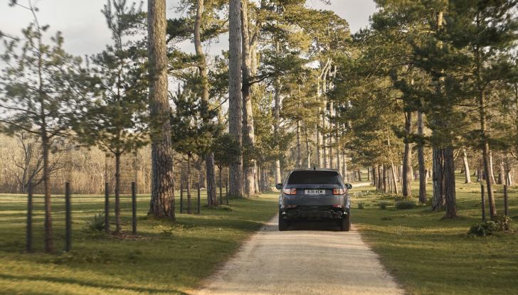 Land Rover Discovery Sport: debutta il model year 2024 con diverse novità - Foto 12 di 42