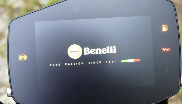 Benelli Leoncino 800, prova su strada per ruggire di piacere - Foto 18 di 34