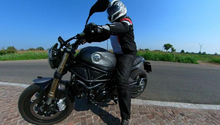 Benelli Leoncino 800, prova su strada per ruggire di piacere - Foto 2 di 34