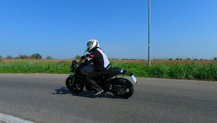 Benelli Leoncino 800, prova su strada per ruggire di piacere - Foto 29 di 34