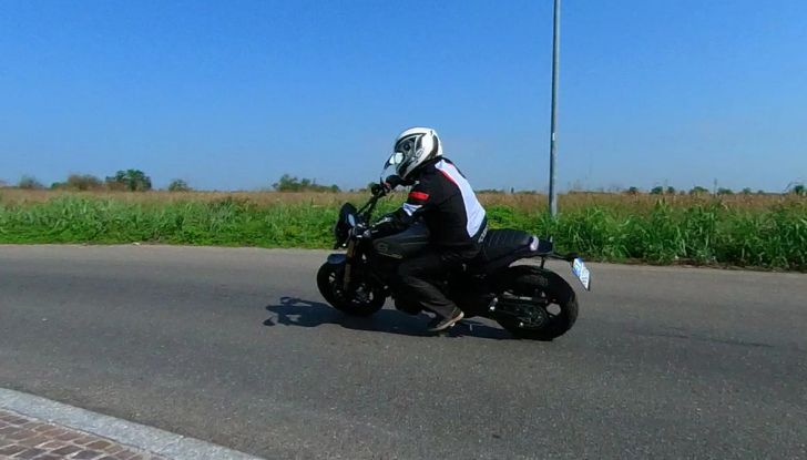 Benelli Leoncino 800, prova su strada per ruggire di piacere - Foto 30 di 34