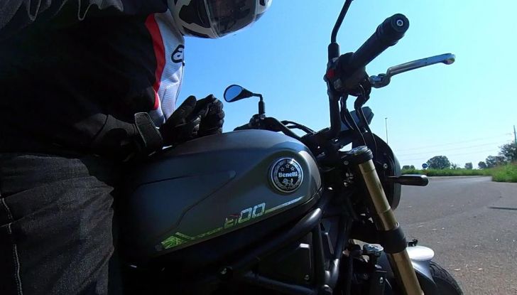 Benelli Leoncino 800, prova su strada per ruggire di piacere - Foto 4 di 34