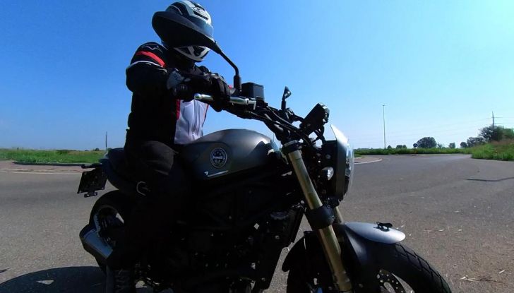 Benelli Leoncino 800, prova su strada per ruggire di piacere - Foto 11 di 34