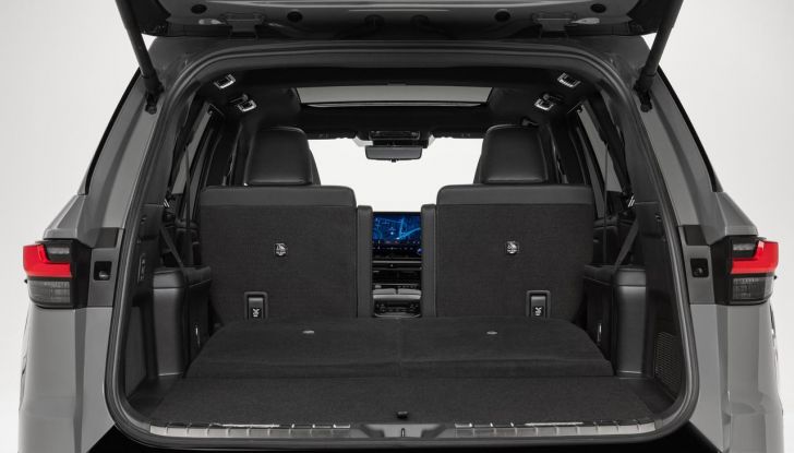 Lexus TX 2024: ufficiale il nuovo crossover di lusso a tre file - Foto 19 di 40