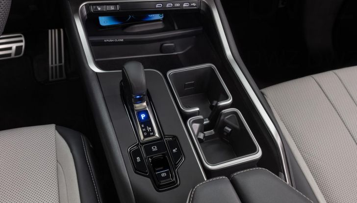 Lexus TX 2024: ufficiale il nuovo crossover di lusso a tre file - Foto 13 di 40