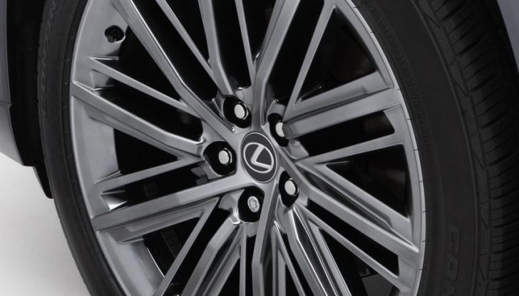 Lexus TX 2024: ufficiale il nuovo crossover di lusso a tre file - Foto 7 di 40