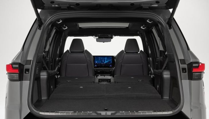 Lexus TX 2024: ufficiale il nuovo crossover di lusso a tre file - Foto 9 di 40