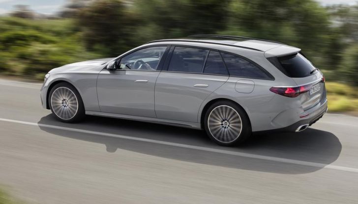 Mercedes Classe E Wagon 2024: debutta ufficialmente la nuova generazione - Foto 10 di 42