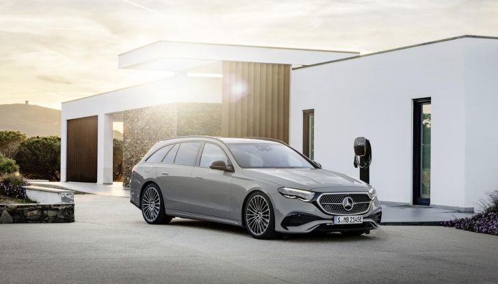 Mercedes Classe E Wagon 2024: debutta ufficialmente la nuova generazione - Foto 23 di 42