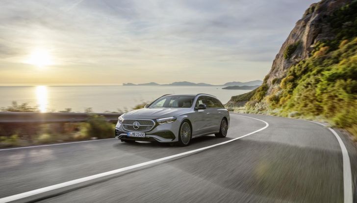 Mercedes Classe E Wagon 2024: debutta ufficialmente la nuova generazione - Foto 12 di 42