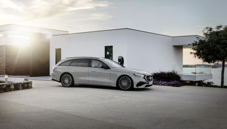 Mercedes Classe E Wagon 2024: debutta ufficialmente la nuova generazione - Foto 25 di 42