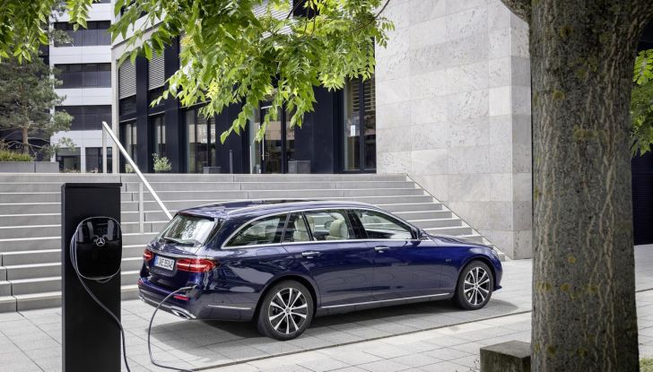 Mercedes Classe E Wagon 2024: debutta ufficialmente la nuova generazione - Foto 42 di 42