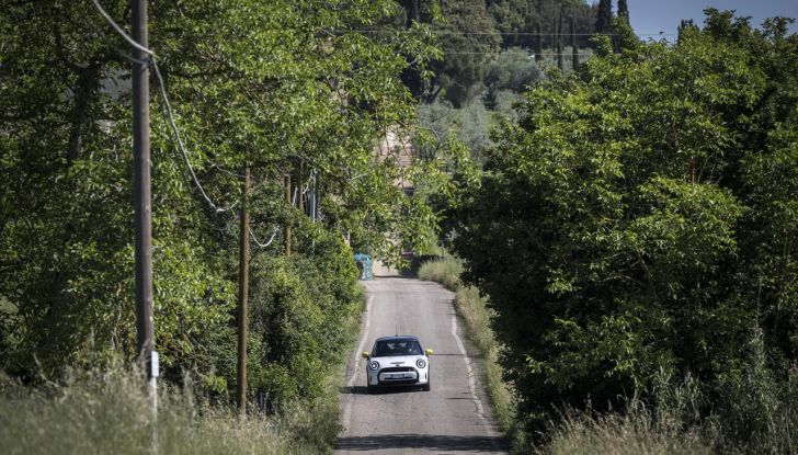 Mini Cooper SE: debutta la nuova versione speciale Elettrifigata - Foto 19 di 61