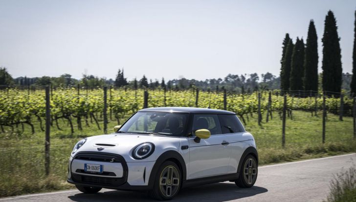 Mini Cooper SE: debutta la nuova versione speciale Elettrifigata - Foto 27 di 61