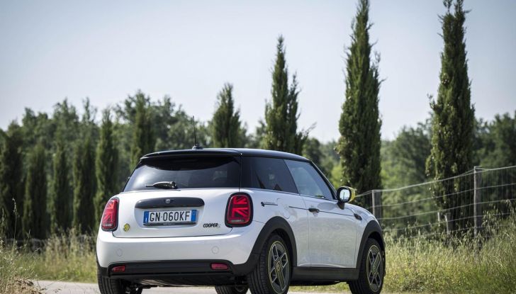 Mini Cooper SE: debutta la nuova versione speciale Elettrifigata - Foto 10 di 61